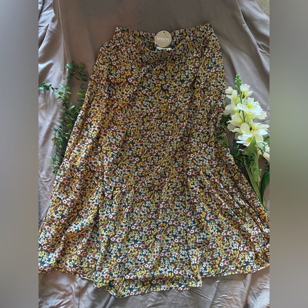APRICOT- Pleated Print Skirt - Sz M - NWT